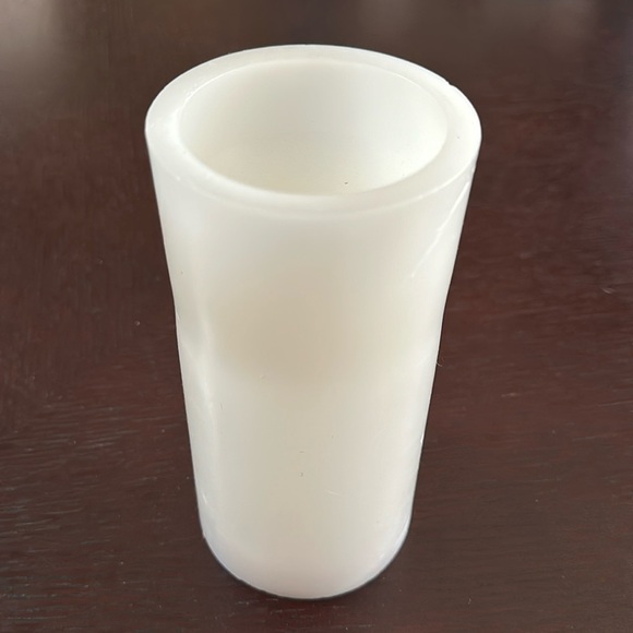 White real wax battery-operated candle - Picture 1 of 4